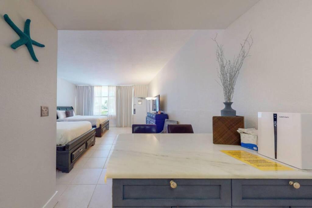 Sea Breeze, Studio 510, Beach Steps Away!+Pool+Wifi Ruskin Exterior photo