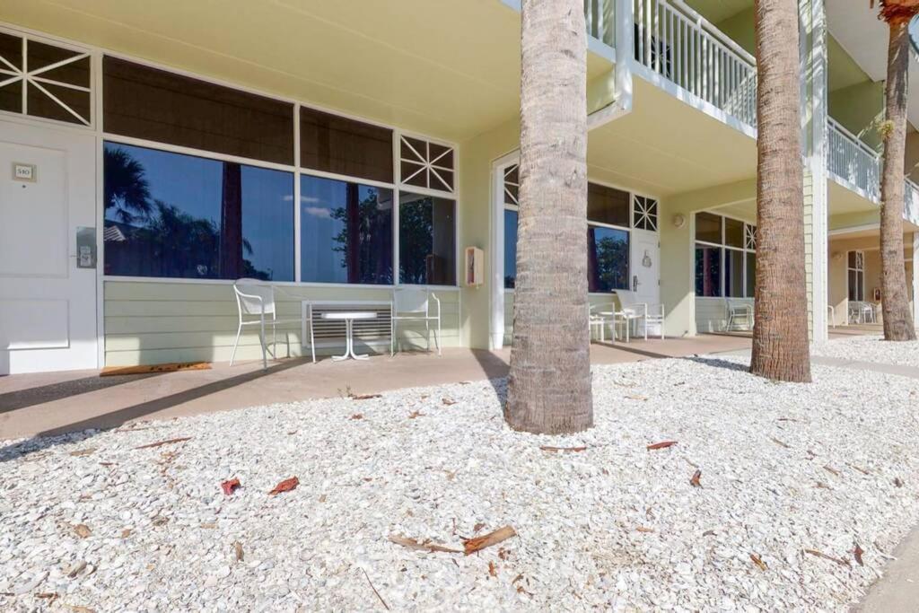 Sea Breeze, Studio 510, Beach Steps Away!+Pool+Wifi Ruskin Exterior photo