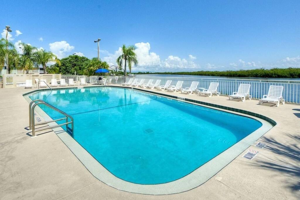 Sea Breeze, Studio 510, Beach Steps Away!+Pool+Wifi Ruskin Exterior photo