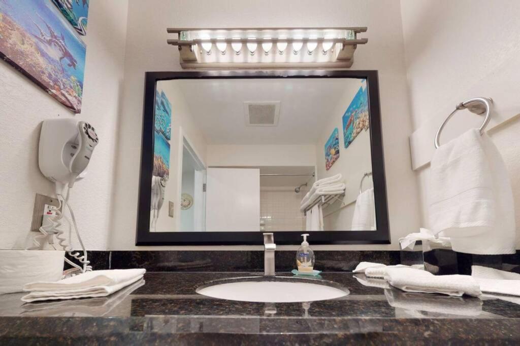Sea Breeze, Studio 510, Beach Steps Away!+Pool+Wifi Ruskin Exterior photo