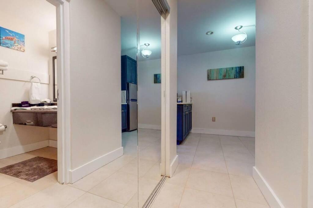 Sea Breeze, Studio 510, Beach Steps Away!+Pool+Wifi Ruskin Exterior photo