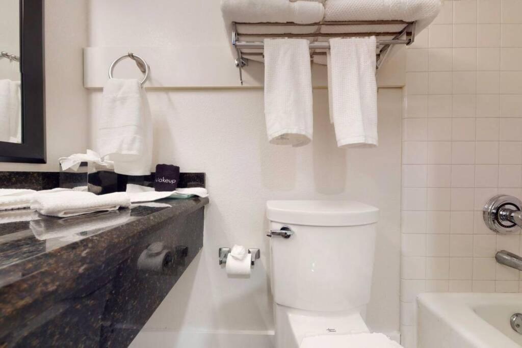 Sea Breeze, Studio 510, Beach Steps Away!+Pool+Wifi Ruskin Exterior photo