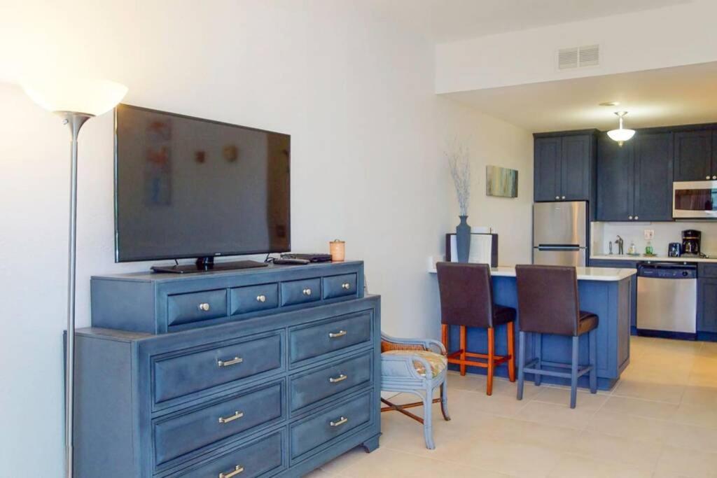Sea Breeze, Studio 510, Beach Steps Away!+Pool+Wifi Ruskin Exterior photo